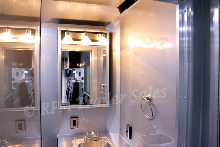 26ft. Aluminum Race Trailer with Bathroom Package 19-sca54-1000